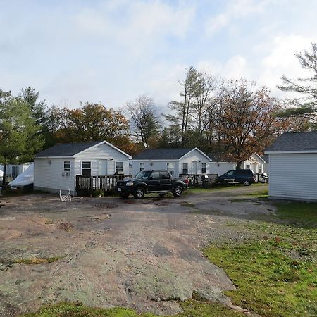 Halls Cottages Honey Harbor Exterior photo