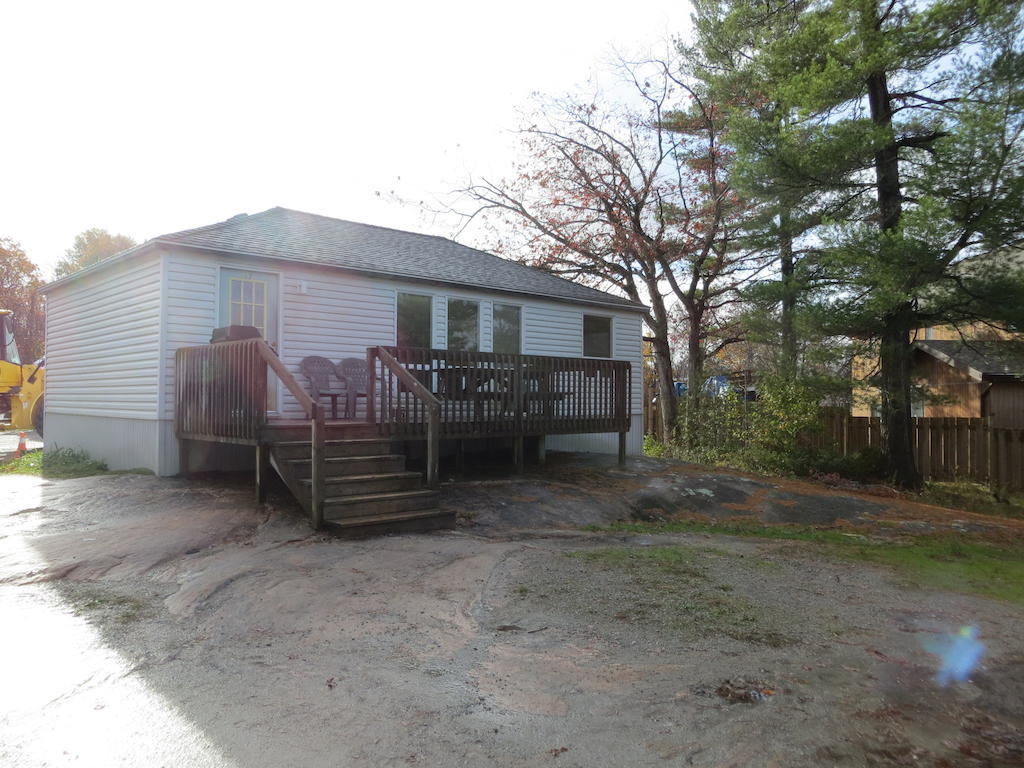 Halls Cottages Honey Harbor Room photo