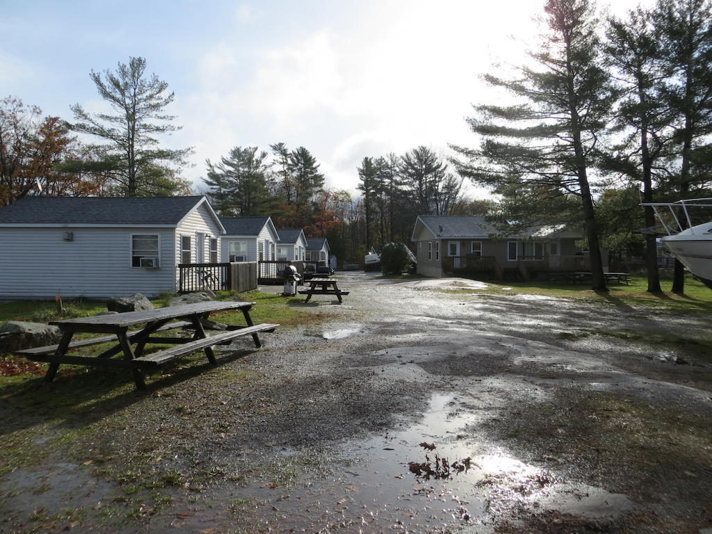 Halls Cottages Honey Harbor Exterior photo