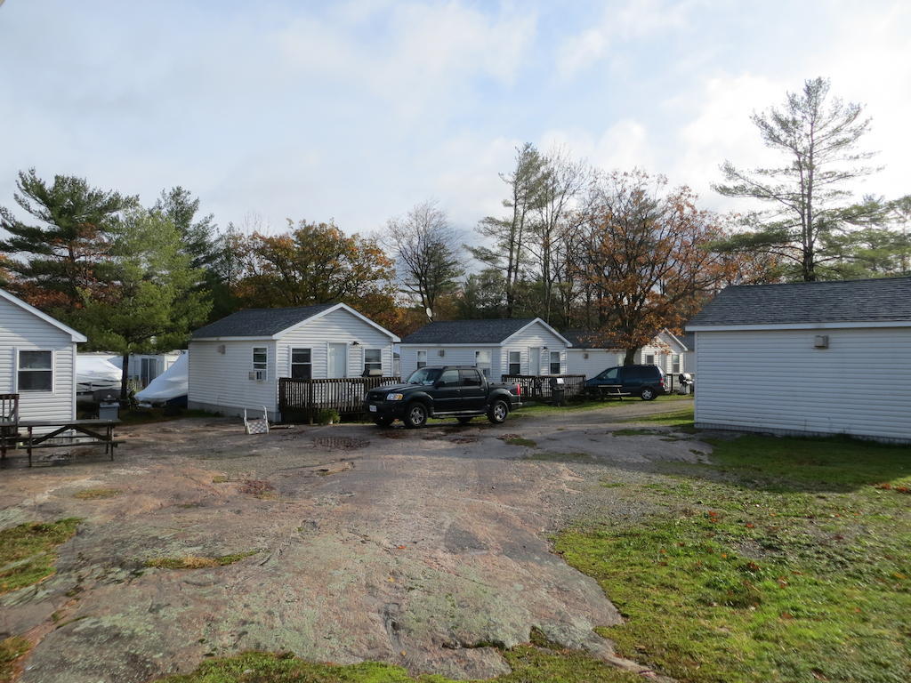 Halls Cottages Honey Harbor Exterior photo